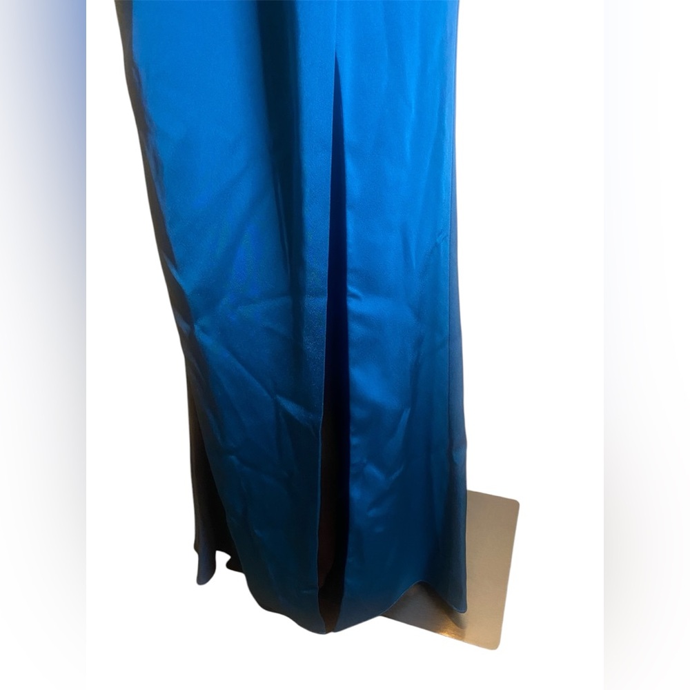 Liv Foster satin halter gown - Picture 4 of 7